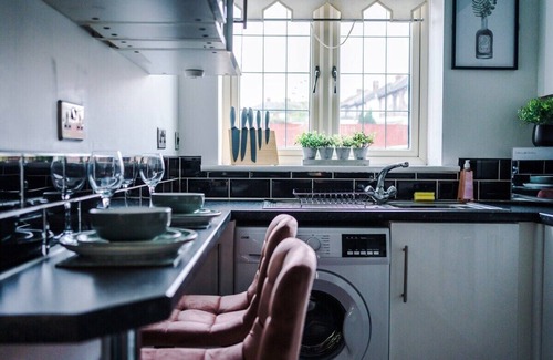 Liverpool House | Lovely 4 Bed/Monthly Discount/Bottle