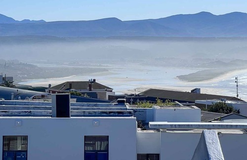 Plettenberg Bay Apartment | Lovely 4 Bedroom Condo Walking Distance to Beach