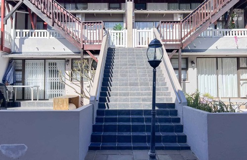 Plettenberg Bay Apartment | Lovely 4 Bedroom Condo Walking Distance to Beach