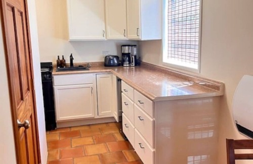 Santa Fe House | Lovely 4 Bedroom Adobe Minutes to Plaza & Dog-Friendly