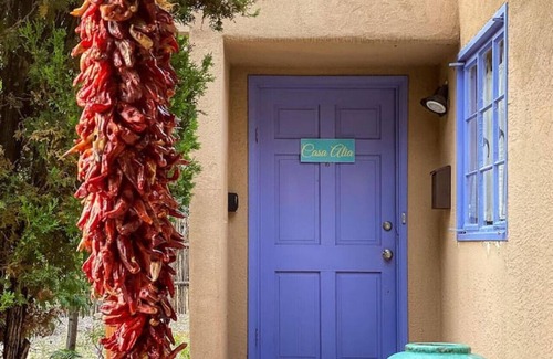 Santa Fe House | Lovely 4 Bedroom Adobe Minutes to Plaza & Dog-Friendly