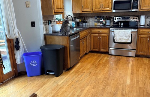 Waldron House | Lovely 4-bedroom house in Kansas City with AC for World Cup visitors only