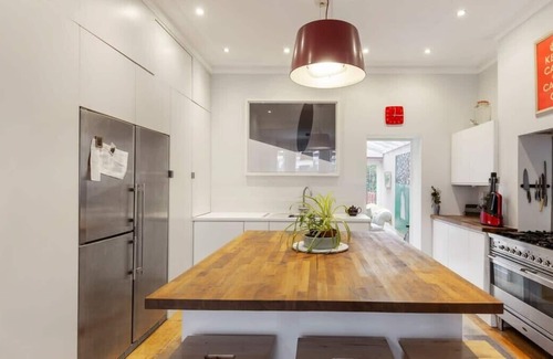 College Park and Old Oak Apartment | Lovely 4-Bedroom House near Portobello