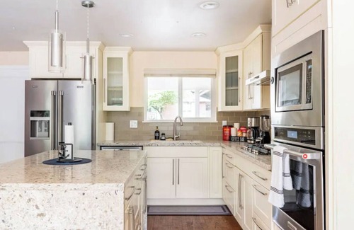 Grass Lawn House | Lovely 4-bedroom house in Redmond