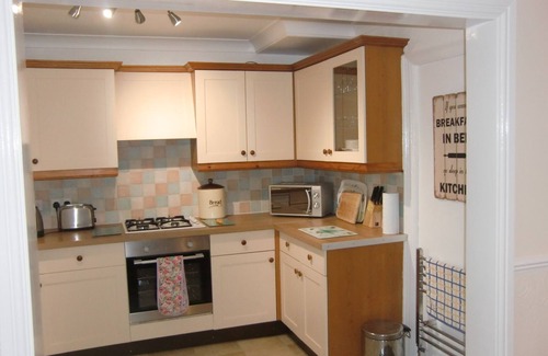 Bridlington House | Lovely 4 bedroom semi, suitable for families can sleep up to 6 - 250m from beac