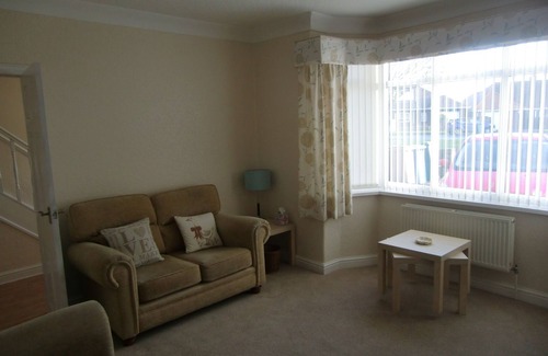 Bridlington House | Lovely 4 bedroom semi, suitable for families can sleep up to 6 - 250m from beac