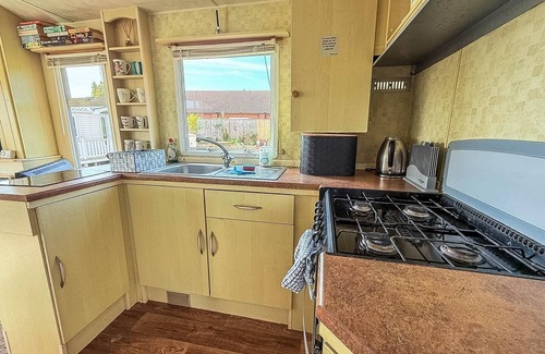 Louth House | Lovely 4 berth caravan for hire at Sunnydale Holiday Park ref 35225KC