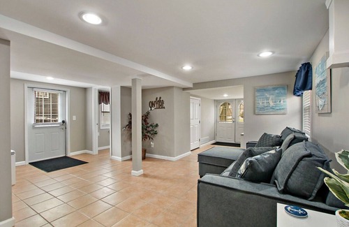 Antioch House | Lovely 4BR Lakeview House w/ Water Access