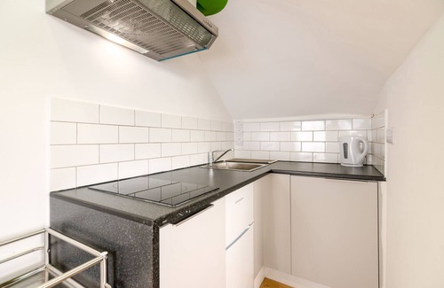 Earl's Court Apartment | Lovely 5 Bed Apartment in Central London Sleeps 9