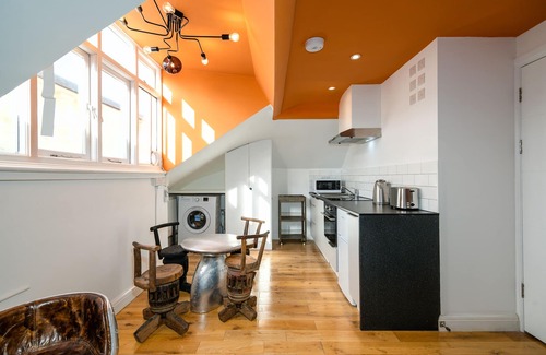 Earl's Court Apartment | Lovely 5 Bed Apartment in Central London Sleeps 9