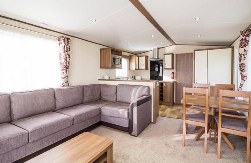 Saxmundham House | Lovely 6 berth caravan at Carlton Meres Holiday Park in Suffolk ref 60021R