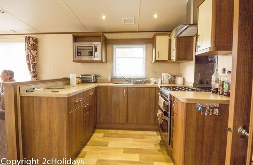 Saxmundham House | Lovely 6 berth caravan at Carlton Meres Holiday Park in Suffolk ref 60021R