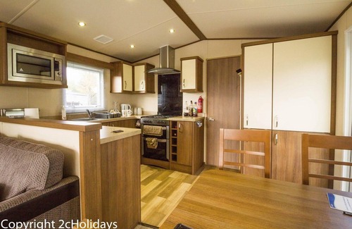 Saxmundham House | Lovely 6 berth caravan at Carlton Meres Holiday Park in Suffolk ref 60021R