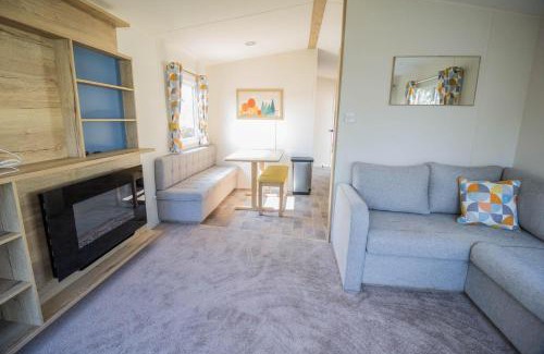 Pakefield Other | Lovely 6 Berth Caravan Close To The Beach In Suffolk Ref 68030Bs