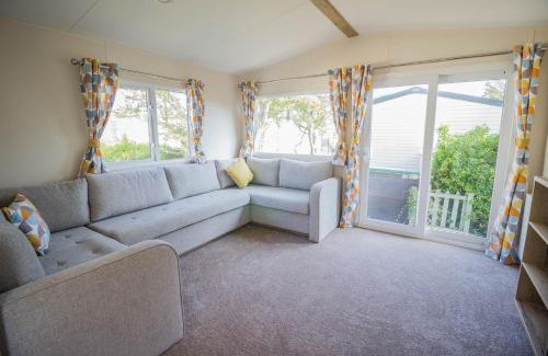 Pakefield Other | Lovely 6 Berth Caravan Close To The Beach In Suffolk Ref 68030Bs