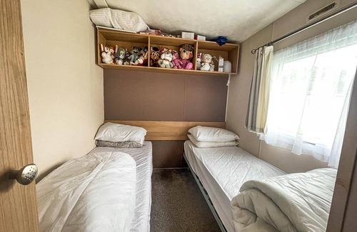 Clacton-on-Sea House | Lovely 6 berth caravan at Oaklands Holiday Park ref 39031CW