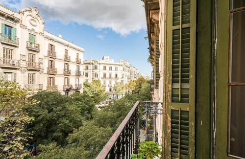Dreta de l'Eixample Apartment | Lovely 6 BR Flat in L'Eixample