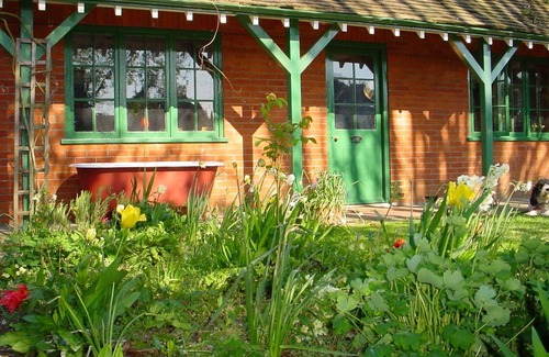 New Forest District House | Lovely 7 bedroomed Arts and Crafts New Forest Cottage in Lymington by the coast