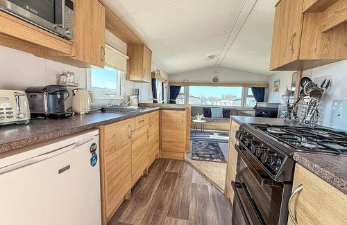Hunstanton House | Lovely 8 berth caravan at Manor Park nearby Hunstanton Beach 23107S
