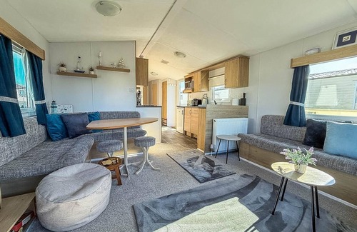 Hunstanton House | Lovely 8 berth caravan at Manor Park nearby Hunstanton Beach 23107S