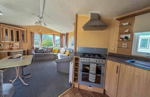 Skegness House | Lovely 8 berth caravan at Southview Holiday Park near Skegness ref 33035M