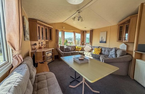 Skegness House | Lovely 8 berth caravan at Southview Holiday Park near Skegness ref 33035M