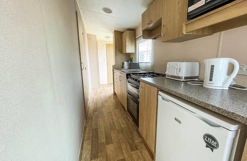 Ingoldmells House | Lovely 8 berth caravan with decking at Eastgate Fantasy Island Park ref 58004C