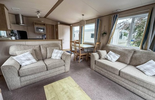 Skegness House | Lovely 8 berth caravan with front decking at Southview, Skegness ref 33025S