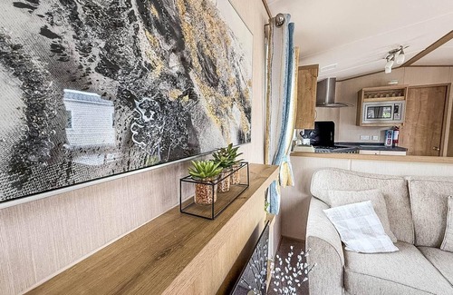 Skegness House | Lovely 8 berth caravan with front decking at Southview, Skegness ref 33025S