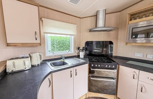 Skegness House | Lovely 8 berth caravan with front decking at Southview, Skegness ref 33025S