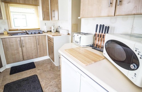 Louth House | Lovely 8 berth caravan for hire at Sunnydale Park in Skegness ref 35001JW