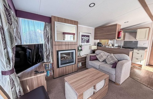Caister-on-Sea House | Lovely 8 berth caravan with large decking area in Caister, Norfolk ref 65055EB
