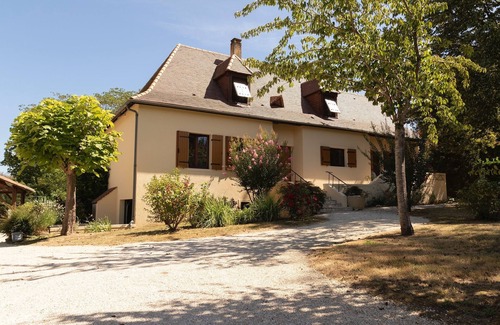 Alles-sur-Dordogne House | Lovely 8 Persons House in Alles-sur-Dordogne