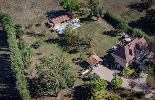 Alles-sur-Dordogne House | Lovely 8 Persons House in Alles-sur-Dordogne