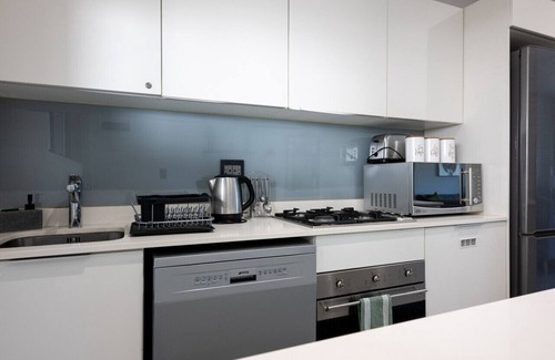 Hillhead Apartment | Lovely and Light Garden Home 102
