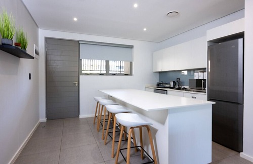 Hillhead Apartment | Lovely and Light Garden Home 102