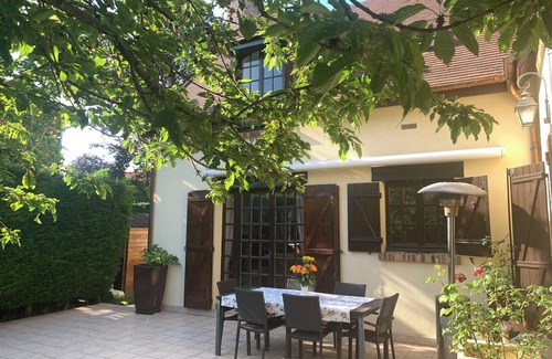 Clamart Villa | Lovely and quiet house 7 km from Paris, near RER C and train