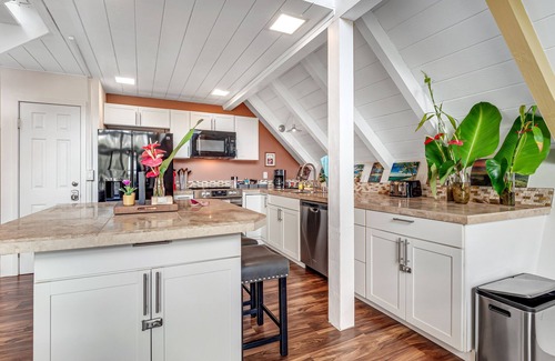 Kapoho House | Lovely and remodeled A-frame home with balcony - near the beach