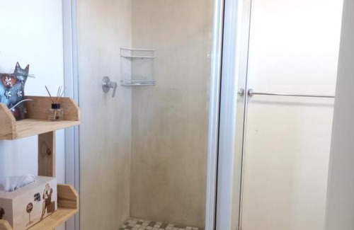 Jeffreys Bay Apartment | Lovely and spacious 1 bedroom unit
