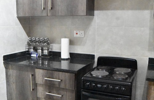 Lusaka Apartment | Lovely and spacious 3 bedroomed flat with various with social amenities nearby.