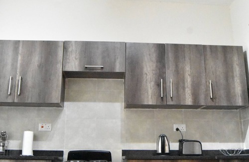 Lusaka Apartment | Lovely and spacious 3 bedroomed flat with various with social amenities nearby.