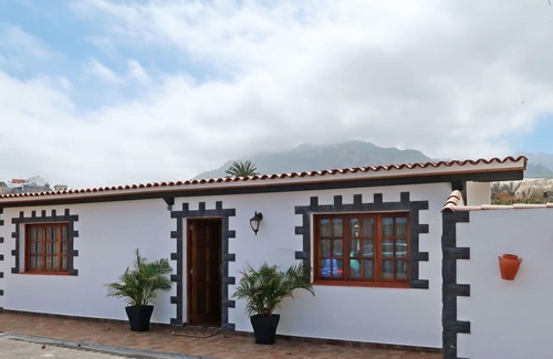 Buenavista del Norte Apartment | Lovely apartment for 4 guests with WIFI, pool, TV, terrace and parking