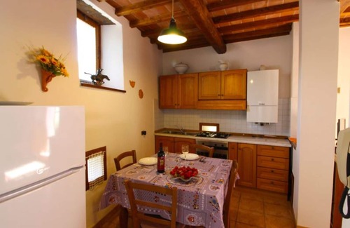 Pieve di Chio Apartment | Lovely apartment for 4 guests with WIFI, private pool, TV and pets allowed