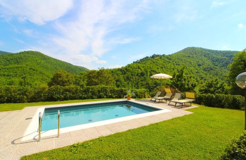 Pieve di Chio Apartment | Lovely apartment for 4 guests with WIFI, private pool, TV and pets allowed