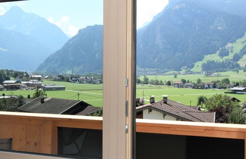 Ramsau im Zillertal Apartment | Lovely apartment for 8 guests with WIFI, TV and terrace