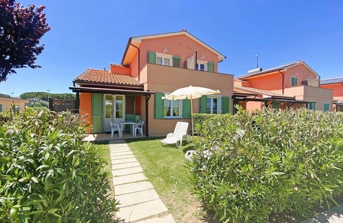 Vada Apartment | Lovely apartment for 4 people with pool, WIFI, A/C, TV and patio