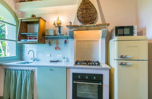 Castiglioncello Apartment | Lovely apartment for 4 guests with WIFI, pool, A/C, TV, patio and pets allowed