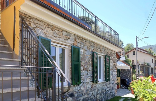 Villanova d'Albenga Apartment | Lovely apartment for 6 guests with A/C, WIFI, TV and terrace