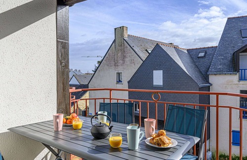 La Trinite-sur-Mer Apartment | Lovely apartment for 4 guests with WIFI, TV, balcony and pets allowed