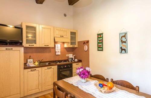Popoltaio-Schiacciato Villa | Lovely apartment in villa for 4 guests with A/C, pool, WIFI, TV and terrace